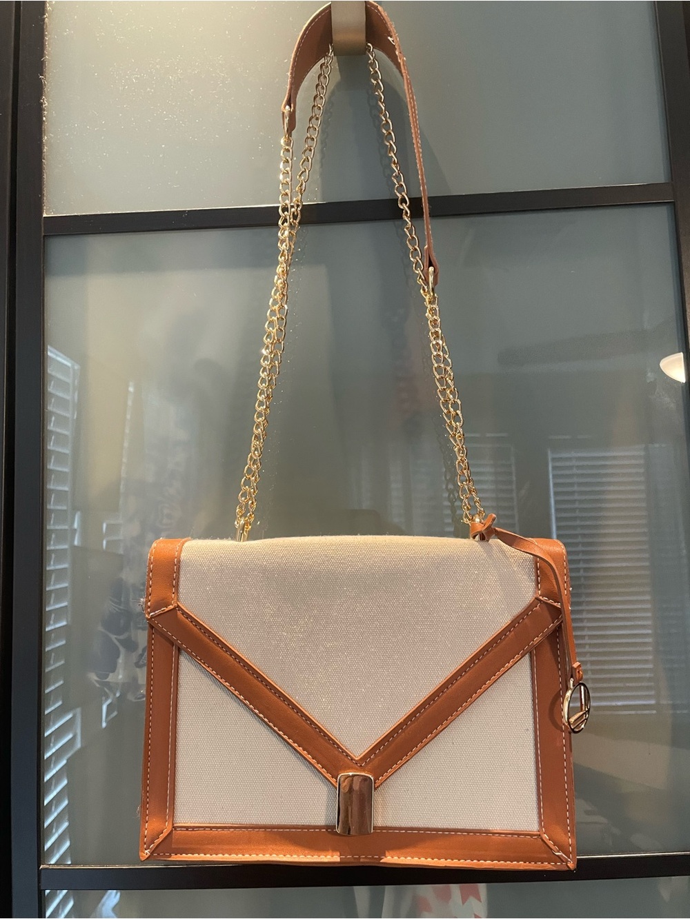 Source Unknown Cream and Tan Chain-Trim Crossbody Bag